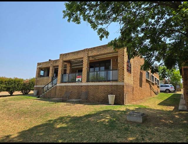 4 BEDROOM HOUSE FOR SALE IN BRONKHORST BAY